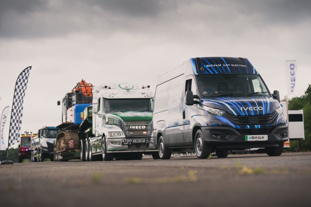 Iveco e Daily Tow World Record Luc Lacey 01791 Motor16