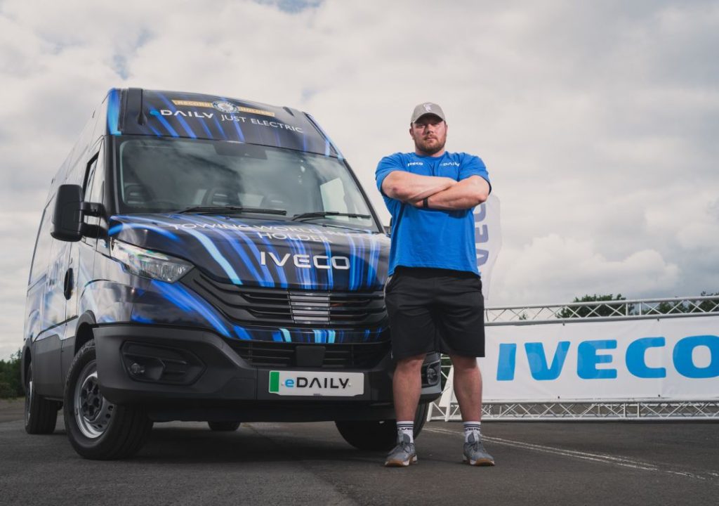 Iveco e Daily Tow World Record Luc Lacey 02091 Motor16