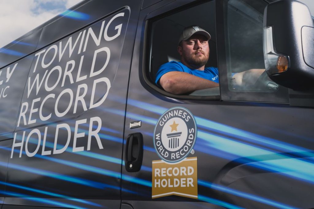 Iveco e Daily Tow World Record Luc Lacey 0210 Motor16