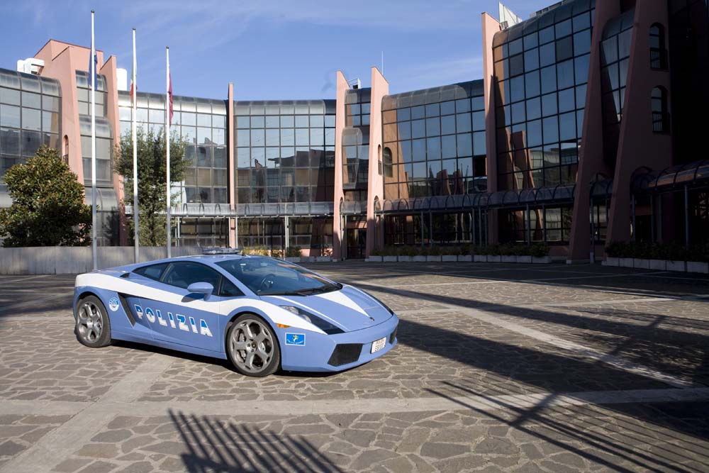 Lamborghini Gallardo. ¡Feliz cumpleaños! 4 Motor16 Lamborghini Gallardo 50 1 Motor16