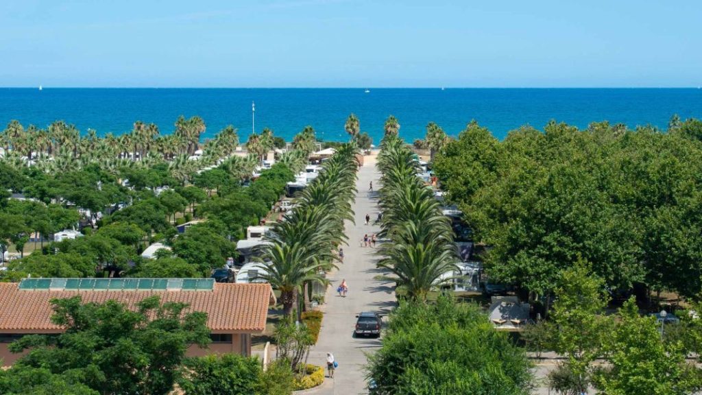 Las Dunas camping costa brava paseo Motor16