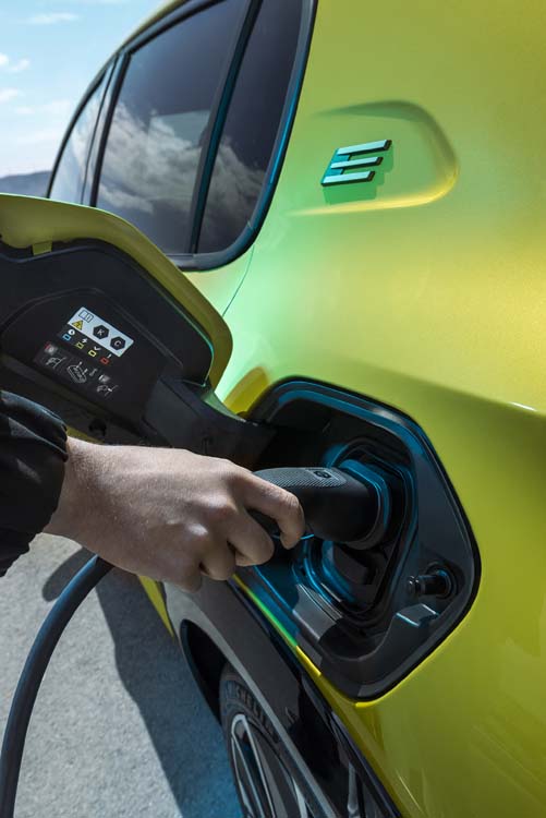 Nuevo Peugeot e208 18 Motor16