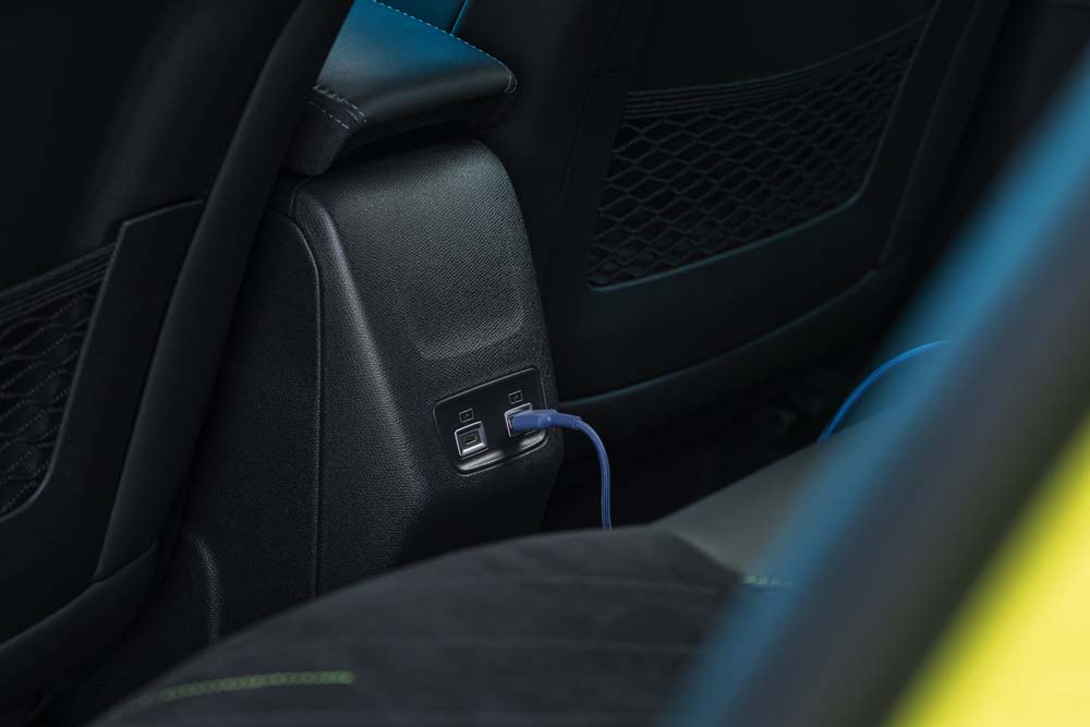 Nuevo Peugeot e208 6 Motor16