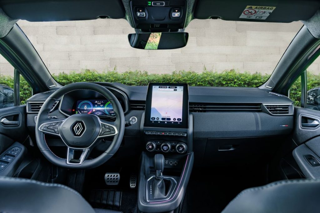 Conducimos el nuevo Renault Clio 2023. Más que un restyling 2 Motor16 Prueba Renault Clio E-Tech