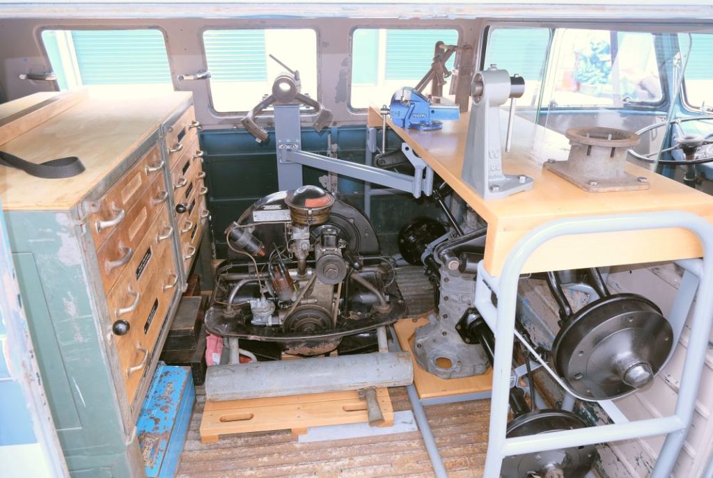 Volkswagen transporter Type 2 Schulwagen 1 Motor16