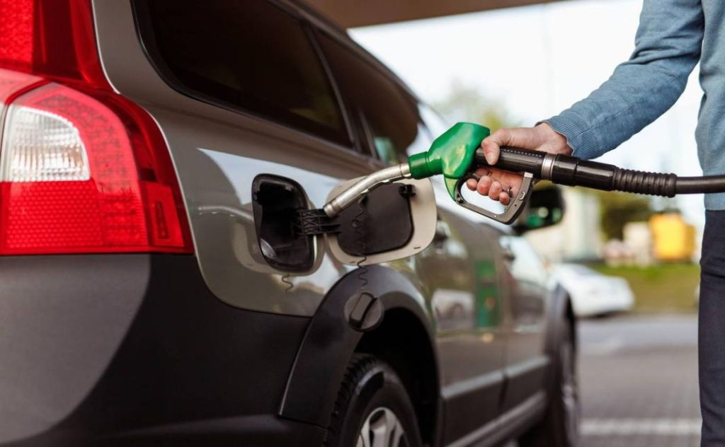 Los expertos advierten: llegan cambios a los precios de la gasolina. Llena el depósito cuanto antes 122 Motor16 márgenes