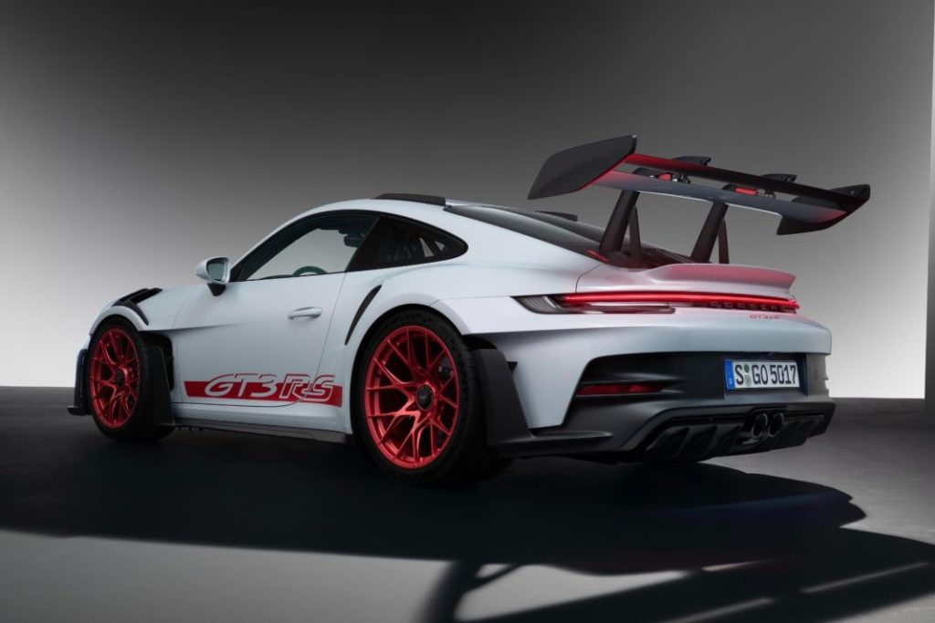 Este es el coche por el que suspira Tadej Pogacar, quien casi se lleva el Tour de Francia 159 Motor16 coche