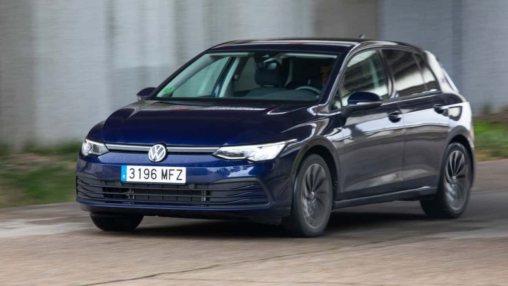 Los coches que conducen Sánchez, Feijóo, Abascal y Díaz en su día a día 69 Motor16 políticos