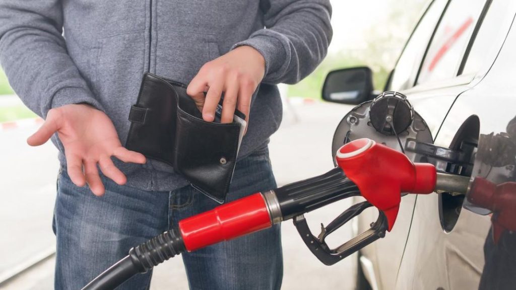 Los expertos advierten: llegan cambios a los precios de la gasolina. Llena el depósito cuanto antes 124 Motor16 depósito