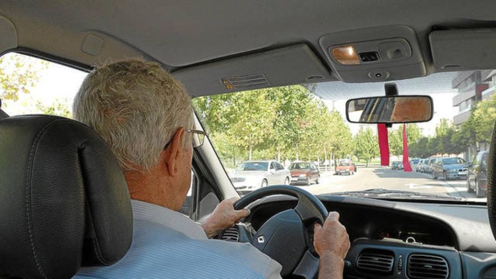Esto opina la DGT sobre retirar el carnet de conducir a los 65 años 69 Motor16 normas