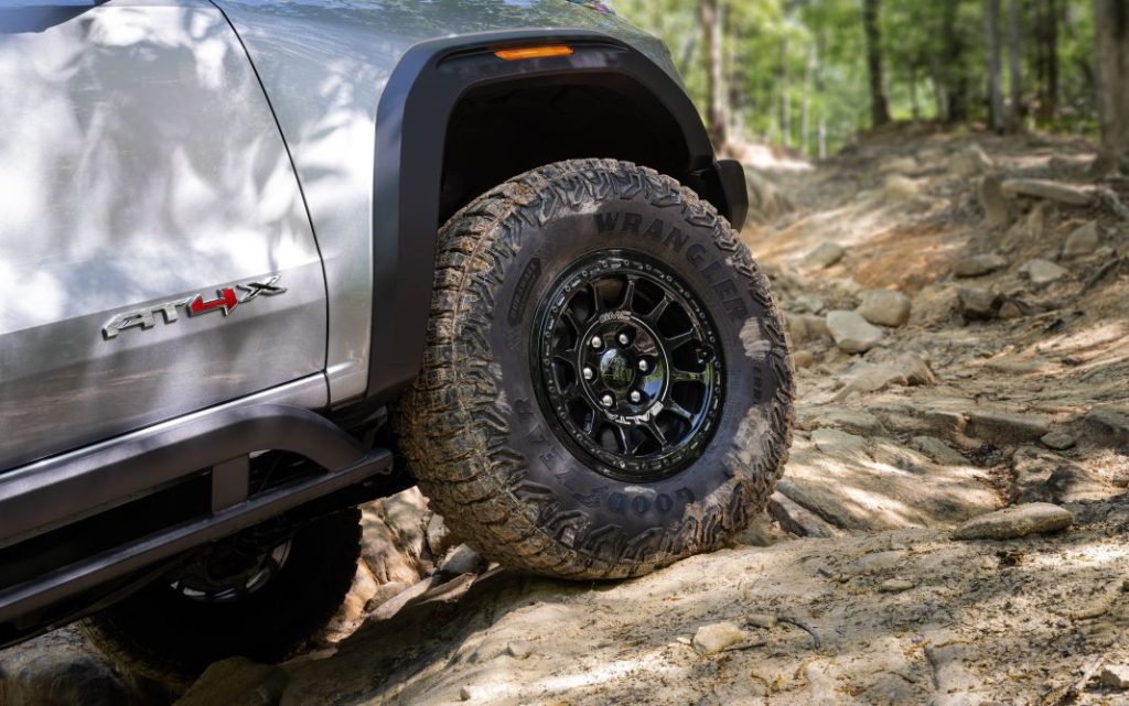 Llega el rival del Ford Ranger Raptor, pero no está fácil hacerse con él 5 Motor16 gmc canyon at4x aev 2024 2 Motor16