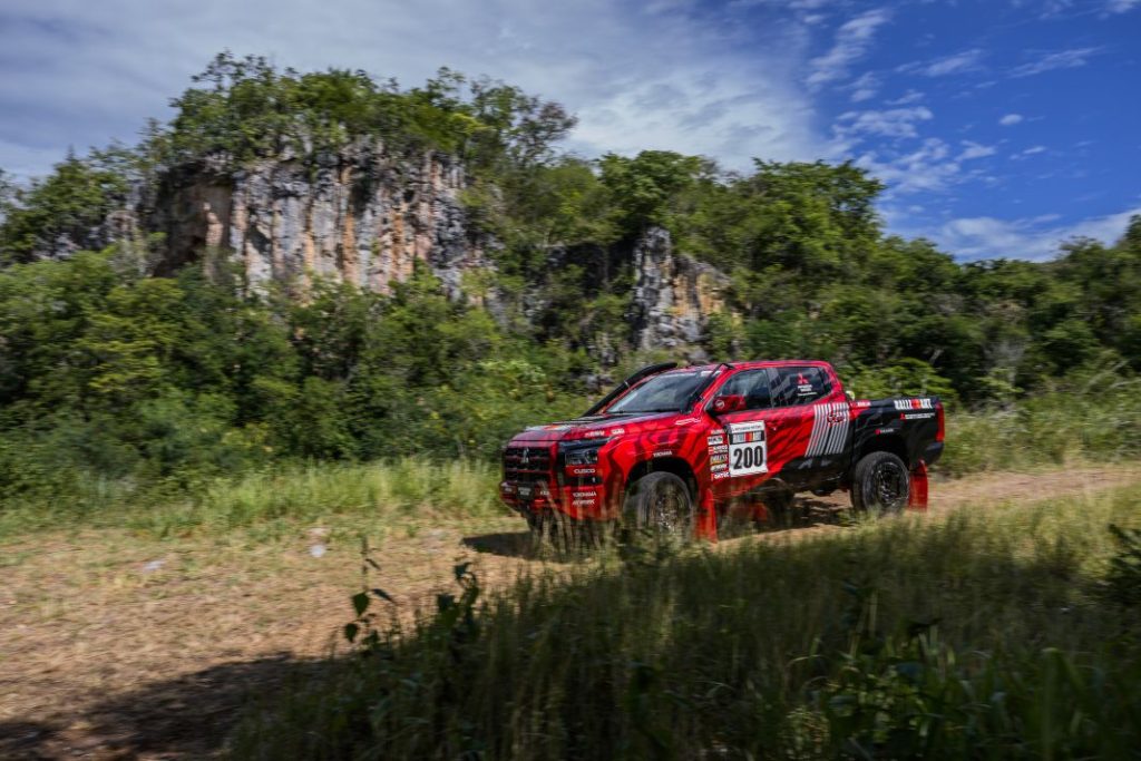 El nuevo Mitsubishi L200 se estrena en competición 24 Motor16 mitsibishi l200 rally y delica 2 Motor16
