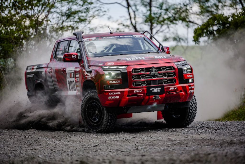 El nuevo Mitsubishi L200 se estrena en competición 21 Motor16 mitsibishi l200 rally y delica 5 Motor16