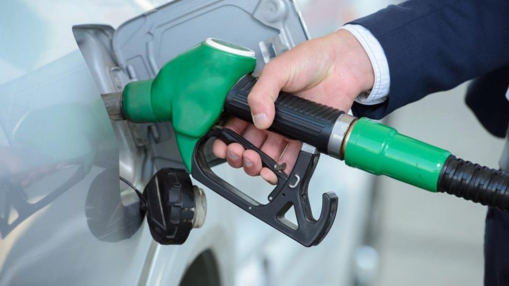 Los expertos advierten: llegan cambios a los precios de la gasolina. Llena el depósito cuanto antes 123 Motor16 margen