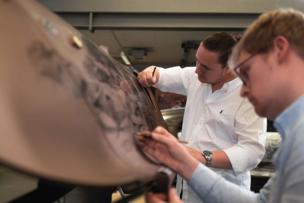 Chiron Super Sport 'Golden Era': así se hizo el Bugatti más exclusivo jamás creado 3 Motor16 15BUGATTICSSGoldenEra Making Of Motor16