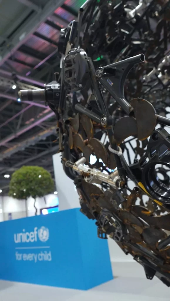 Con piezas de Fórmula E está creada esta escultura que puede ser tuya 4 Motor16 2023 Formula E UNICEF Escultura 2 Motor16