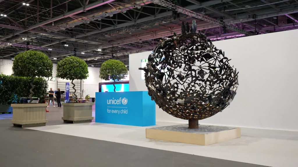 Con piezas de Fórmula E está creada esta escultura que puede ser tuya 7 Motor16 2023 Formula E UNICEF Escultura 5 Motor16
