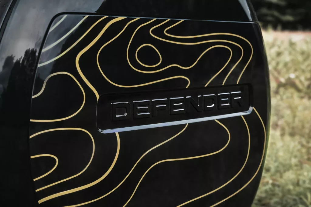 2023 Land Rover Defender Trophy Edition. Imagen detalle rueda de repuesto.