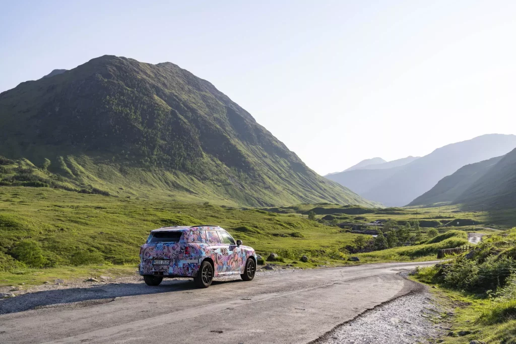 El futuro Mini Countryman también será el más aventurero de la historia 5 Motor16 2023 MINI Countryman Teaser Scotish Highlands 1 Motor16