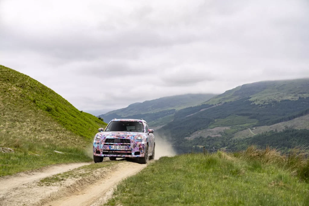 El futuro Mini Countryman también será el más aventurero de la historia 19 Motor16 2023 MINI Countryman Teaser Scotish Highlands 15 Motor16