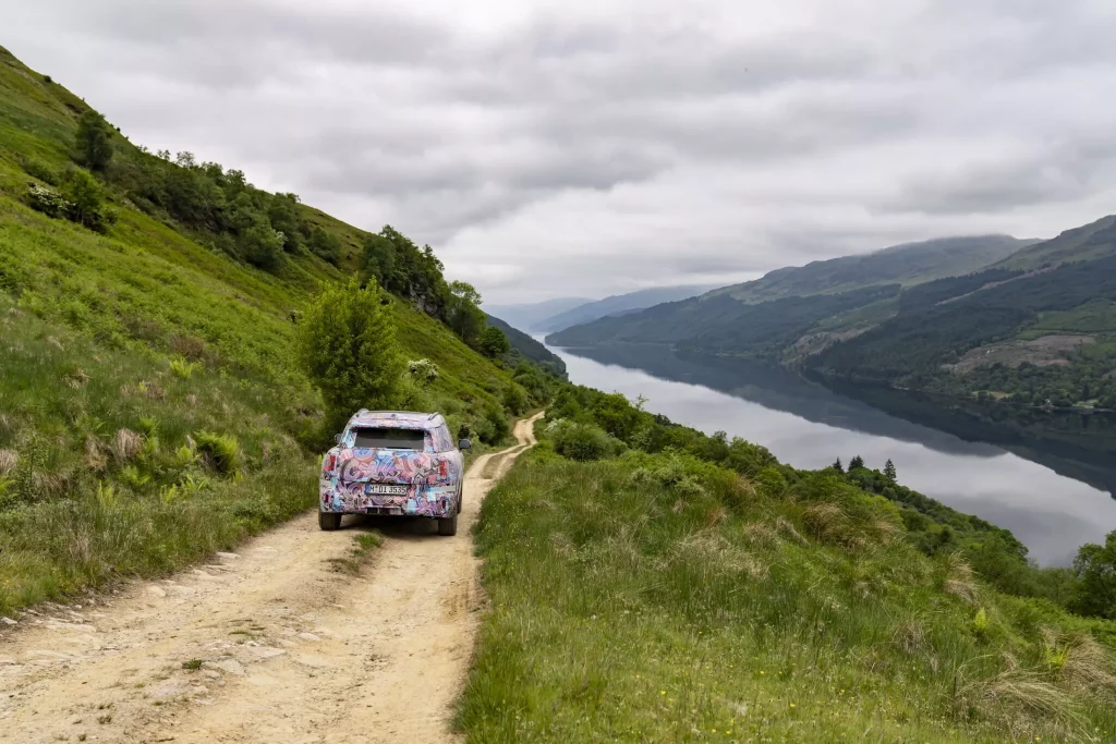 El futuro Mini Countryman también será el más aventurero de la historia 21 Motor16 2023 MINI Countryman Teaser Scotish Highlands 17 Motor16
