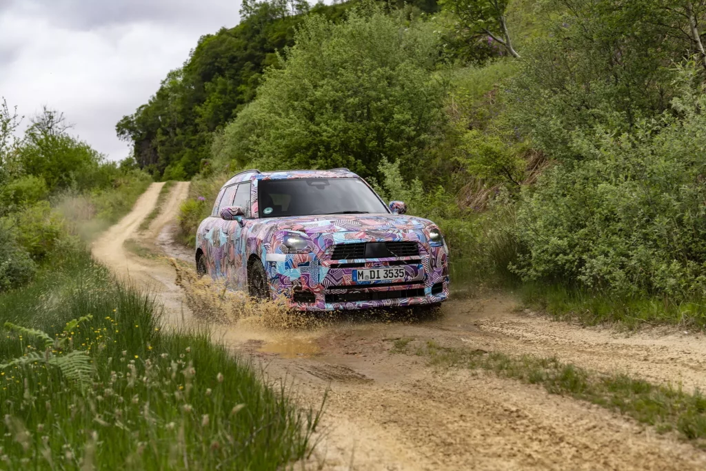 El futuro Mini Countryman también será el más aventurero de la historia 23 Motor16 2023 MINI Countryman Teaser Scotish Highlands 19 Motor16