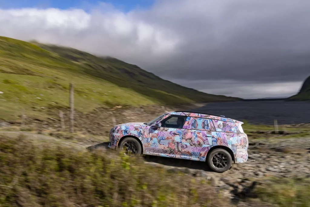 El futuro Mini Countryman también será el más aventurero de la historia 30 Motor16 2023 MINI Countryman Teaser Scotish Highlands 26 Motor16