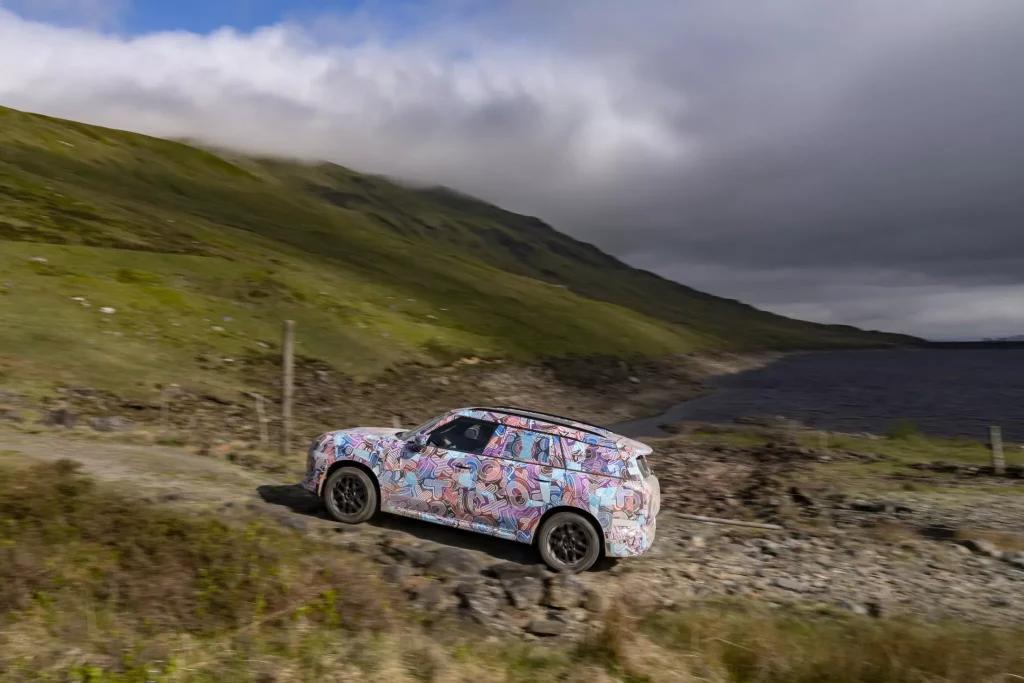 El futuro Mini Countryman también será el más aventurero de la historia 32 Motor16 2023 MINI Countryman Teaser Scotish Highlands 28 Motor16