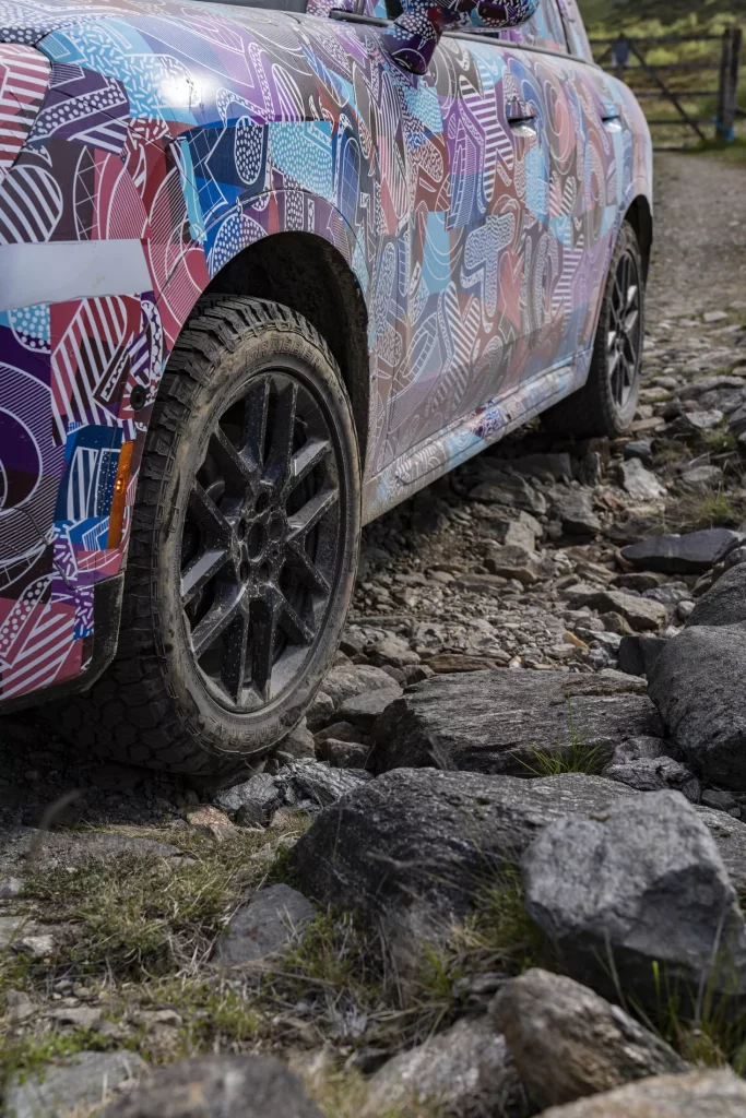 El futuro Mini Countryman también será el más aventurero de la historia 34 Motor16 2023 MINI Countryman Teaser Scotish Highlands 30 Motor16