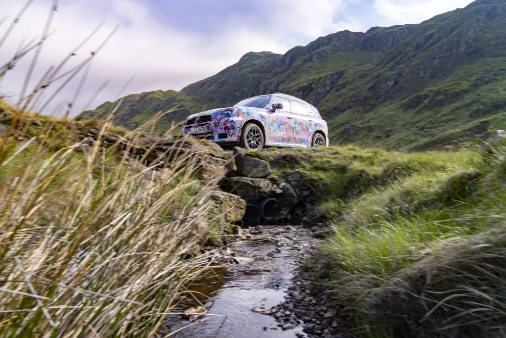 El futuro Mini Countryman también será el más aventurero de la historia 37 Motor16 2023 MINI Countryman Teaser Scotish Highlands 33 Motor16