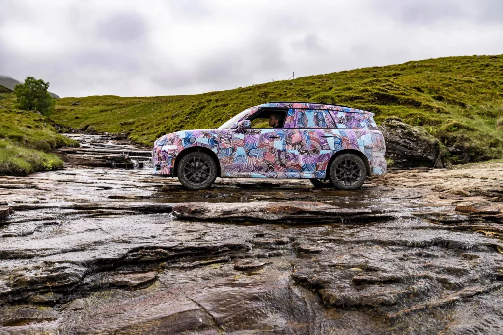 El futuro Mini Countryman también será el más aventurero de la historia 40 Motor16 2023 MINI Countryman Teaser Scotish Highlands 36 Motor16