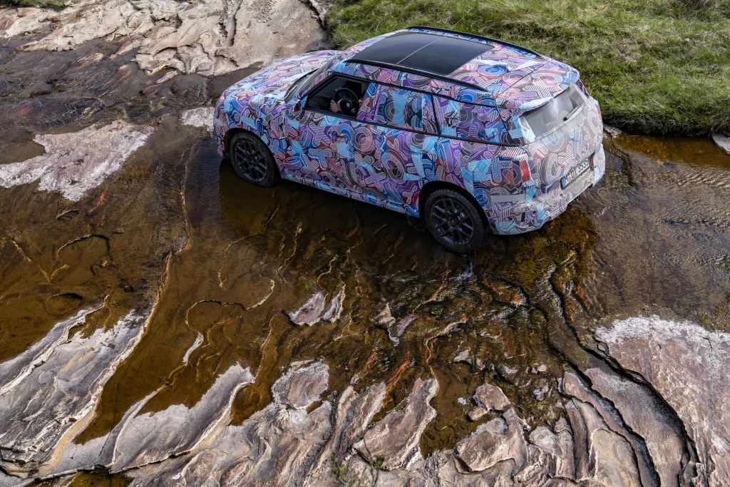 El futuro Mini Countryman también será el más aventurero de la historia 49 Motor16 2023 MINI Countryman Teaser Scotish Highlands 45 Motor16