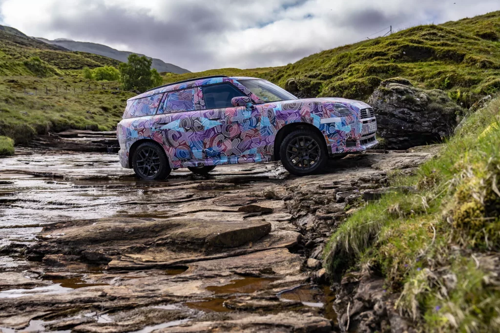 El futuro Mini Countryman también será el más aventurero de la historia 54 Motor16 2023 MINI Countryman Teaser Scotish Highlands 50 Motor16