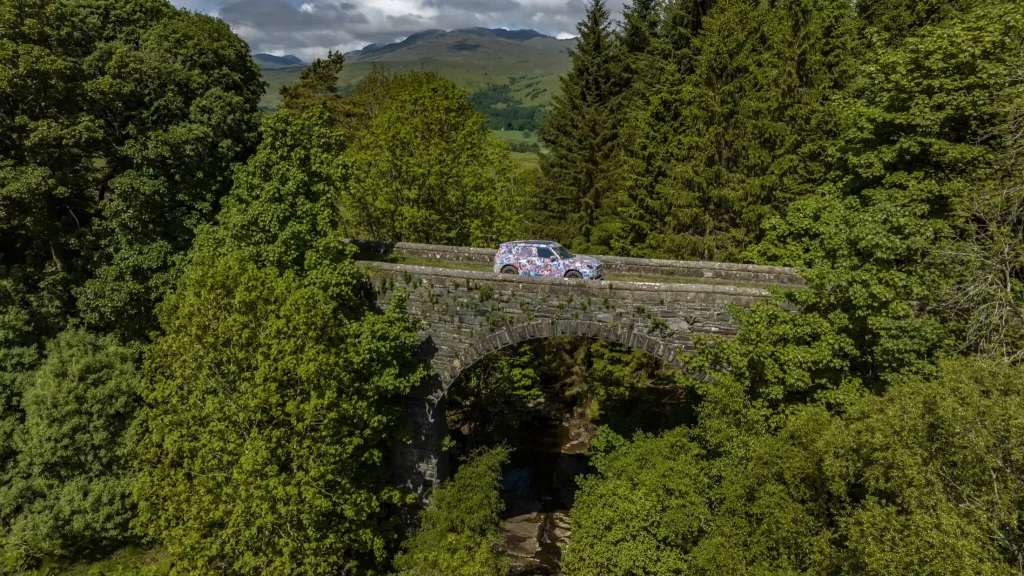 El futuro Mini Countryman también será el más aventurero de la historia 55 Motor16 2023 MINI Countryman Teaser Scotish Highlands 51 Motor16