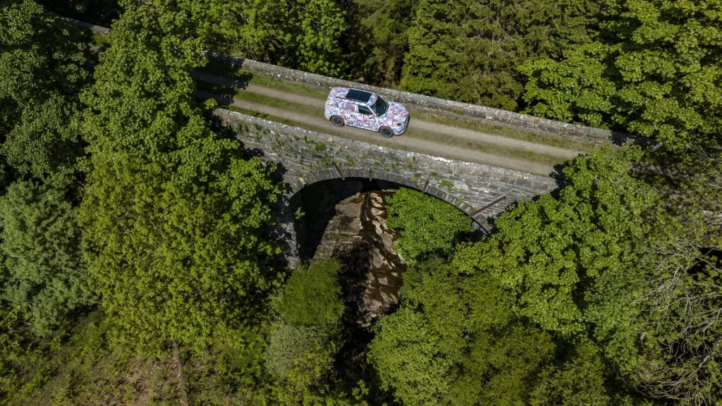 El futuro Mini Countryman también será el más aventurero de la historia 56 Motor16 2023 MINI Countryman Teaser Scotish Highlands 52 Motor16