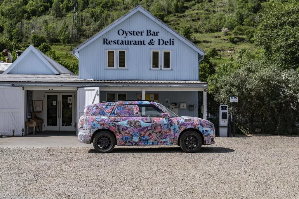 El futuro Mini Countryman también será el más aventurero de la historia 58 Motor16 2023 MINI Countryman Teaser Scotish Highlands 54 Motor16