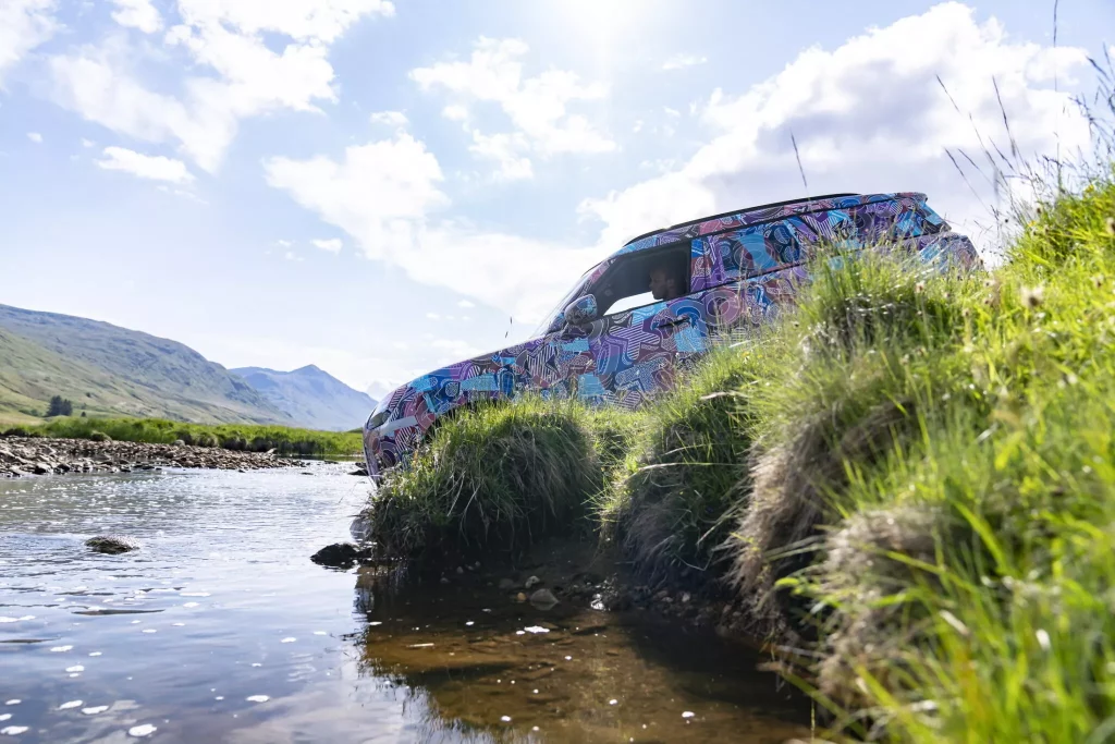 El futuro Mini Countryman también será el más aventurero de la historia 61 Motor16 2023 MINI Countryman Teaser Scotish Highlands 57 Motor16