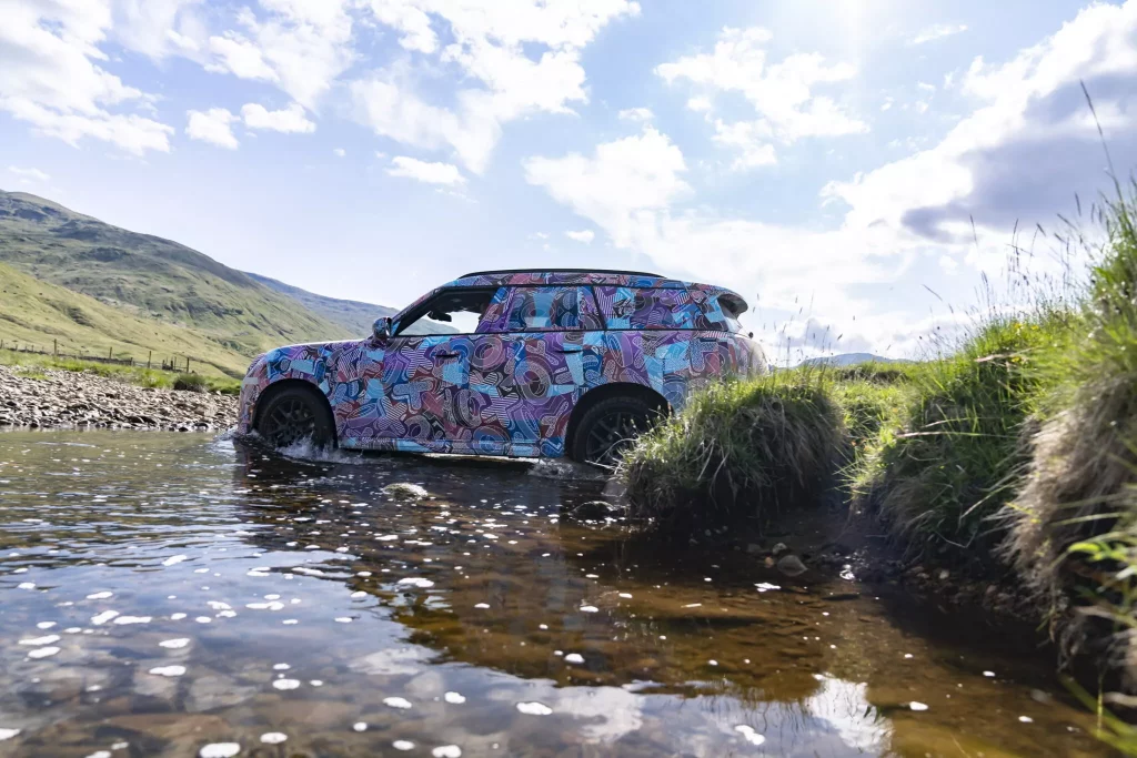 El futuro Mini Countryman también será el más aventurero de la historia 62 Motor16 2023 MINI Countryman Teaser Scotish Highlands 58 Motor16