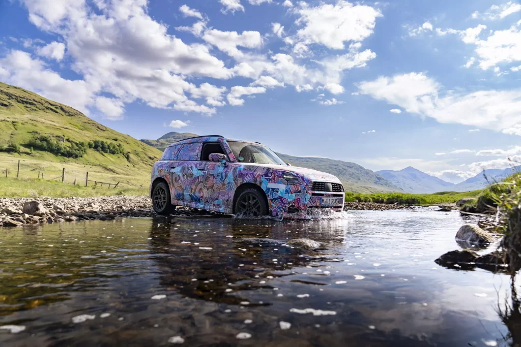 El futuro Mini Countryman también será el más aventurero de la historia 63 Motor16 2023 MINI Countryman Teaser Scotish Highlands 59 Motor16