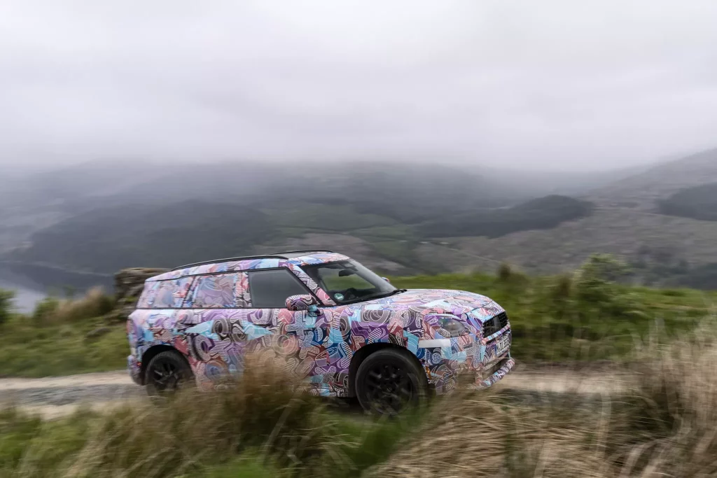 El futuro Mini Countryman también será el más aventurero de la historia 10 Motor16 2023 MINI Countryman Teaser Scotish Highlands 6 Motor16