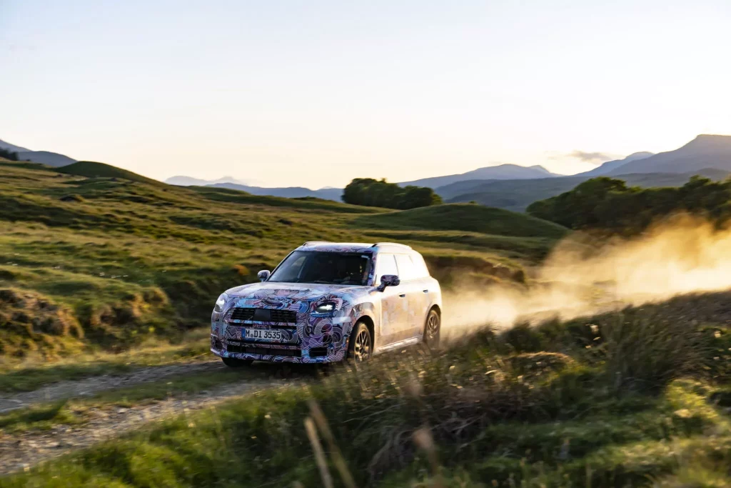 El futuro Mini Countryman también será el más aventurero de la historia 69 Motor16 2023 MINI Countryman Teaser Scotish Highlands 65 Motor16