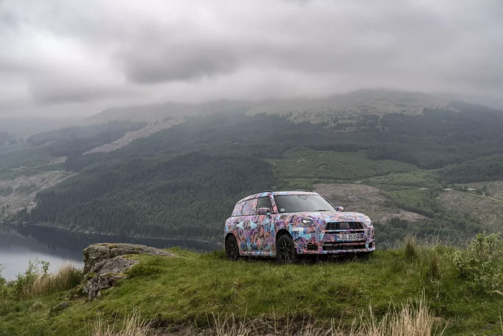 El futuro Mini Countryman también será el más aventurero de la historia 11 Motor16 2023 MINI Countryman Teaser Scotish Highlands 7 Motor16