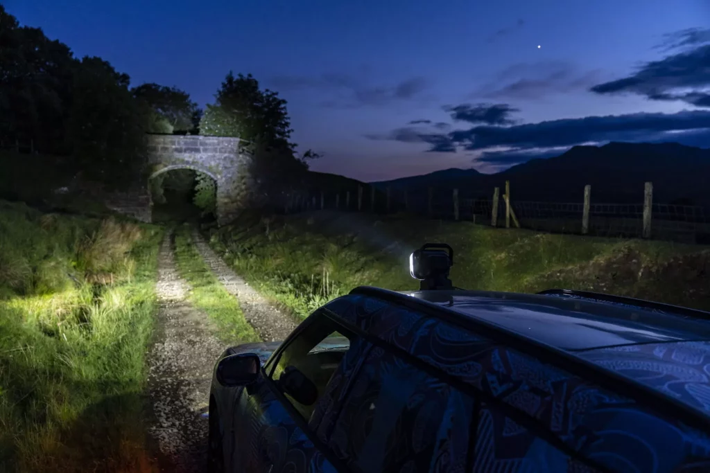 El futuro Mini Countryman también será el más aventurero de la historia 74 Motor16 2023 MINI Countryman Teaser Scotish Highlands 70 Motor16