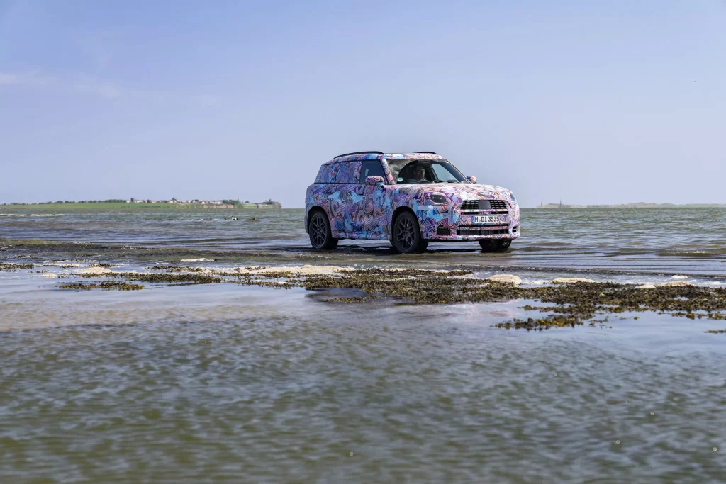 El futuro Mini Countryman también será el más aventurero de la historia 81 Motor16 2023 MINI Countryman Teaser Scotish Highlands 77 Motor16