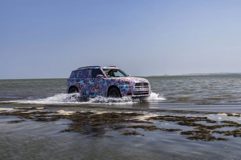 El futuro Mini Countryman también será el más aventurero de la historia 82 Motor16 2023 MINI Countryman Teaser Scotish Highlands 78 Motor16