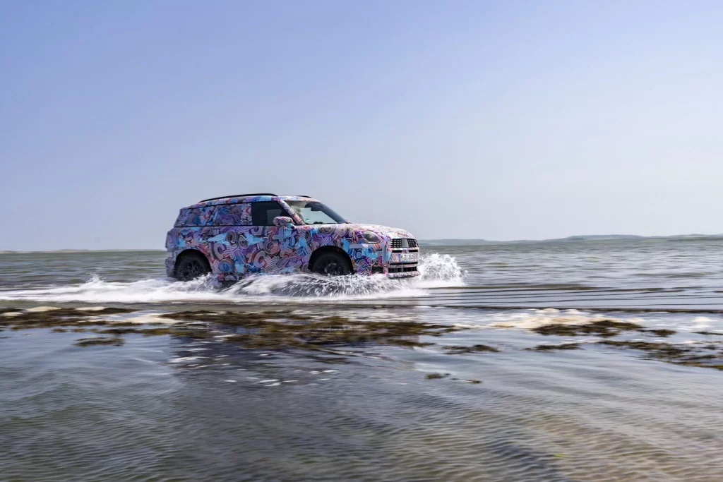 El futuro Mini Countryman también será el más aventurero de la historia 83 Motor16 2023 MINI Countryman Teaser Scotish Highlands 79 Motor16