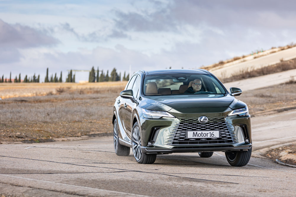 2023 Prueba Lexus RX 450h+. Imagen movimiento delantero.