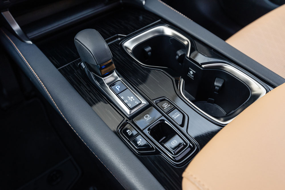 2023 Prueba Lexus RX 450h+. Imagen detalle cambio.