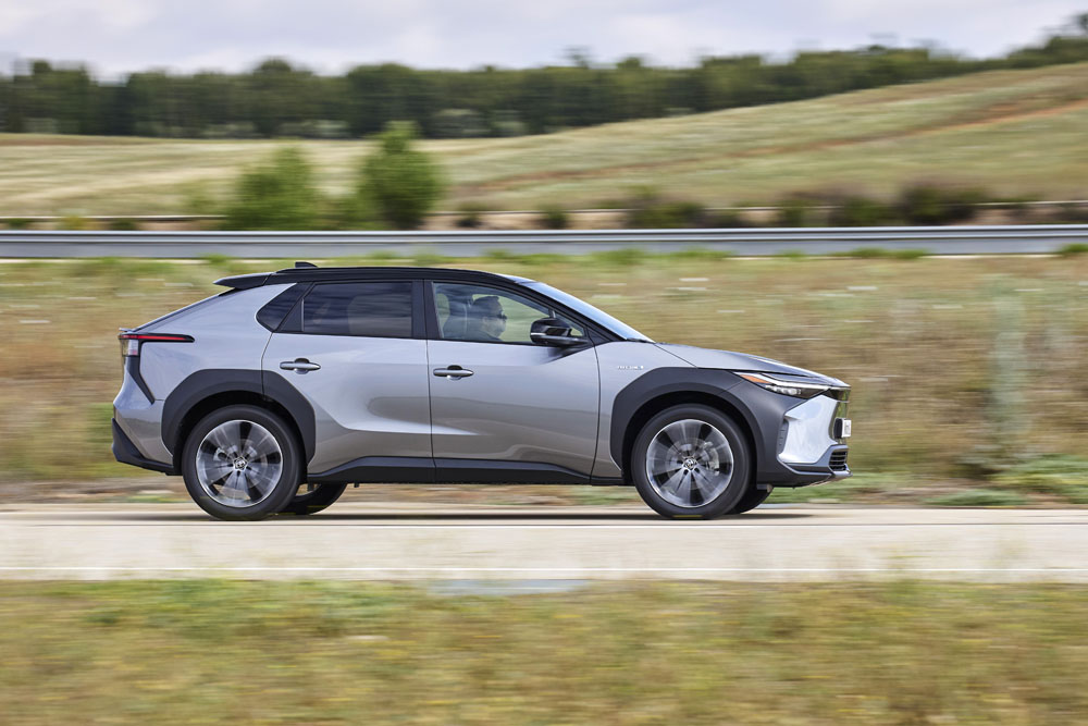 2023 Prueba Toyota bZ4X AWD 10 Motor16