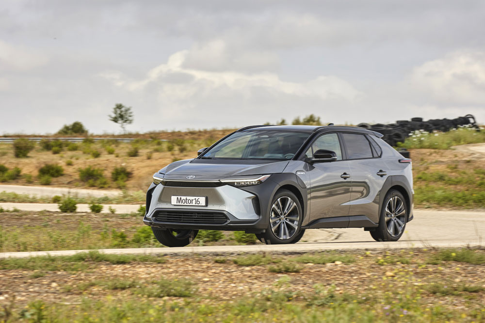 2023 Prueba Toyota bZ4X AWD 12 Motor16